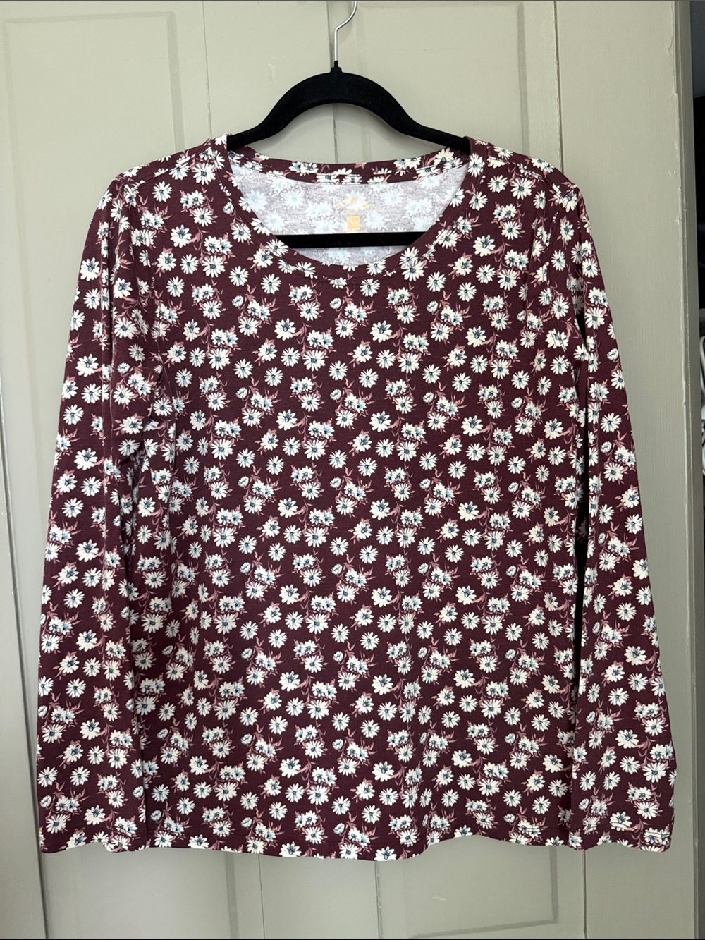 Women’s Long Sleeve Daisy Print Crewneck Top - Maroon